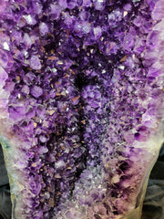 Donkere Amethist geode van Topkwaliteit