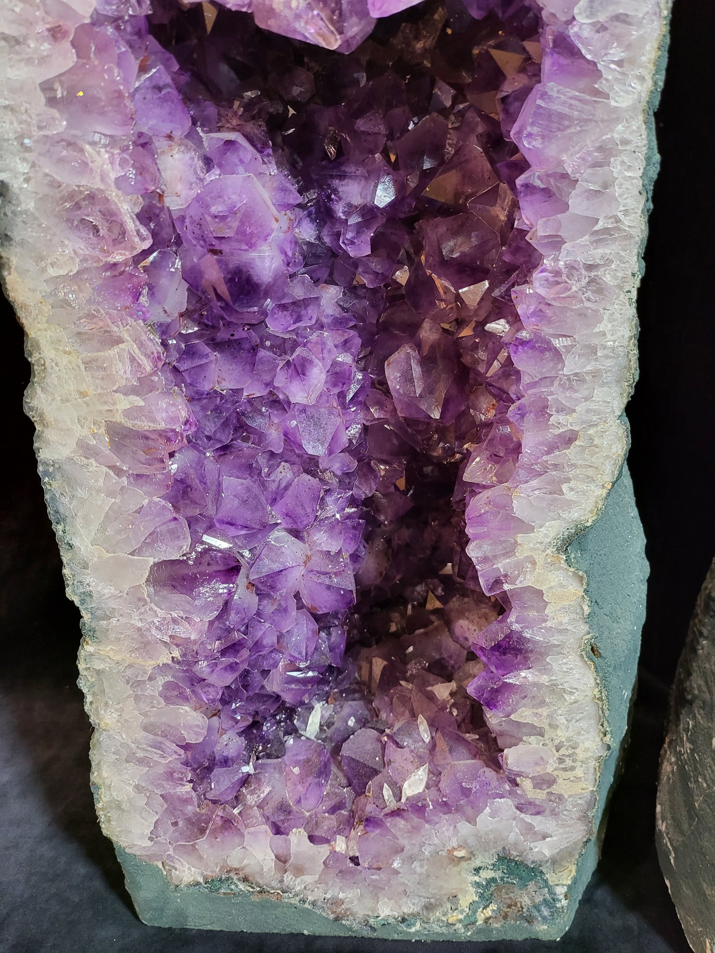 Uniek Amethist geode paar met 2 verschillende kamers