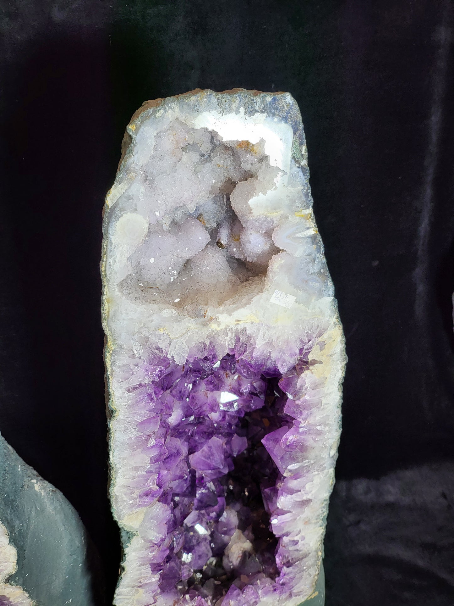 Uniek Amethist geode paar met 2 verschillende kamers