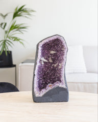 Amethist geode met calciet