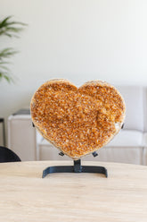 Gebrande amethist hart op standaard