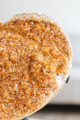 Gebrande amethist hart op standaard