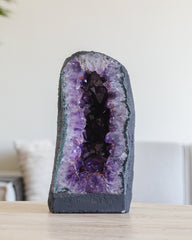 Amethist geode met hematoïde insluitingen