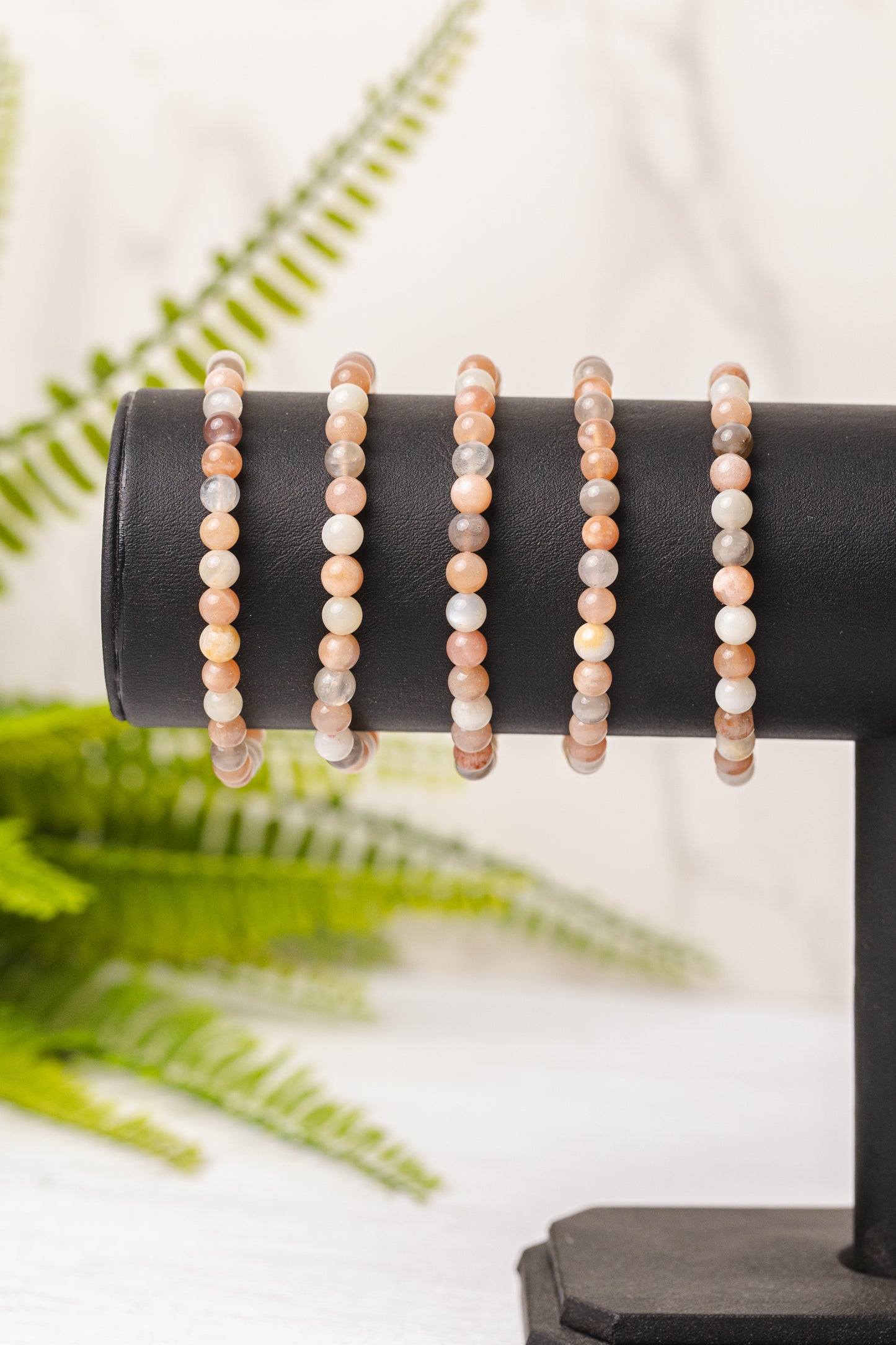 Maansteen mix armband rond 6mm - 3e gratis