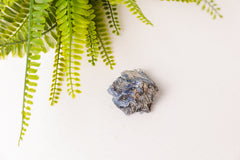 Ruwe kyaniet stukken