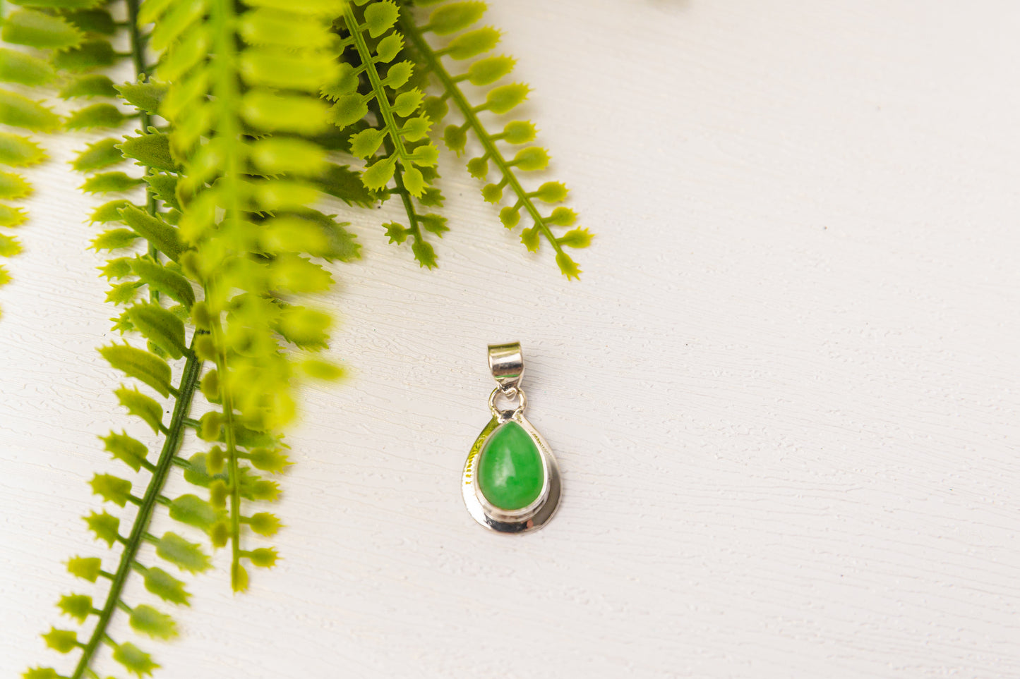 Zilveren jade druppel hanger