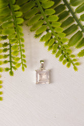 Zilveren rozenkwarts hanger vierkant