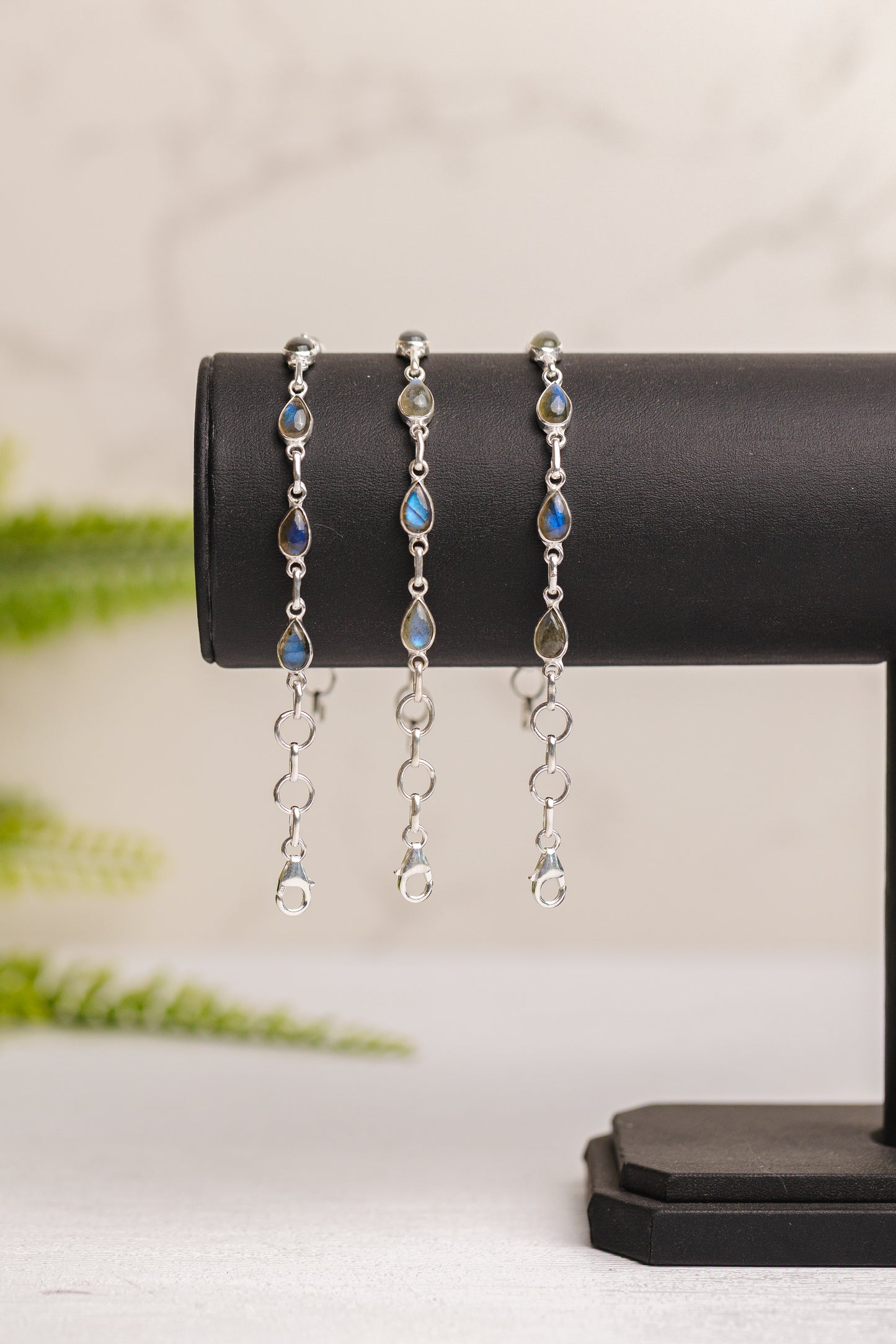 Zilveren labradoriet armband - druppelvorm