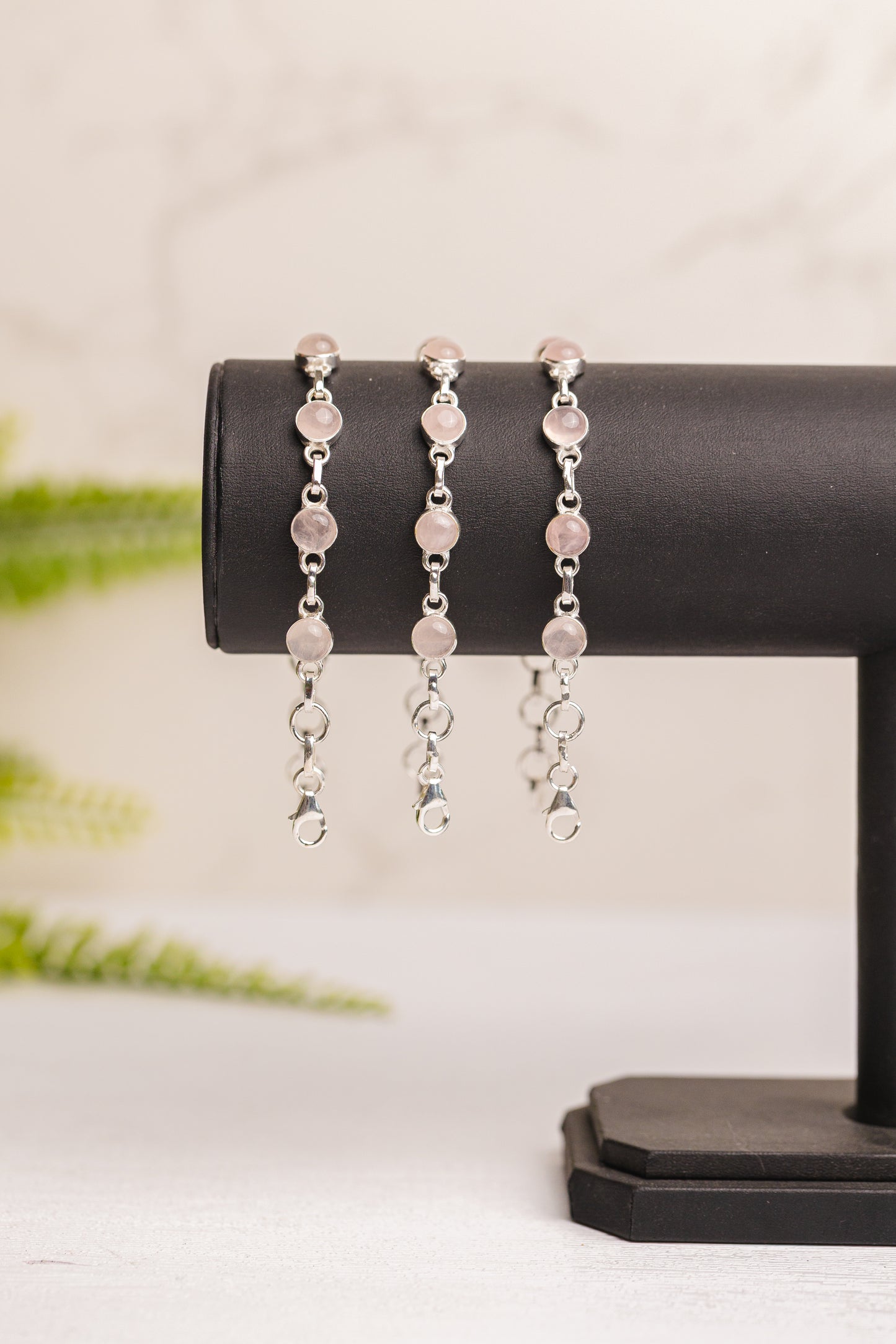 Zilveren rozenkwarts armband rond