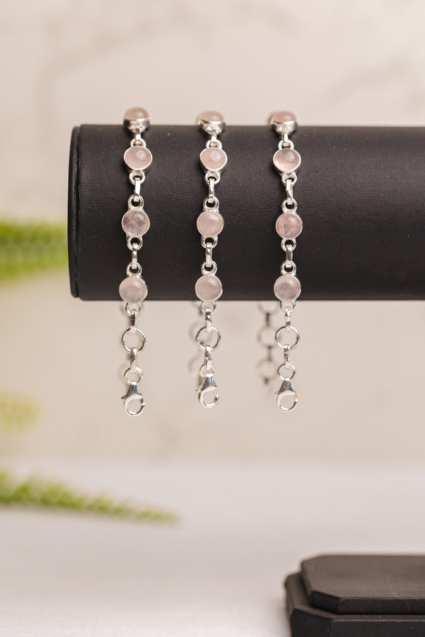 Zilveren rozenkwarts armband rond