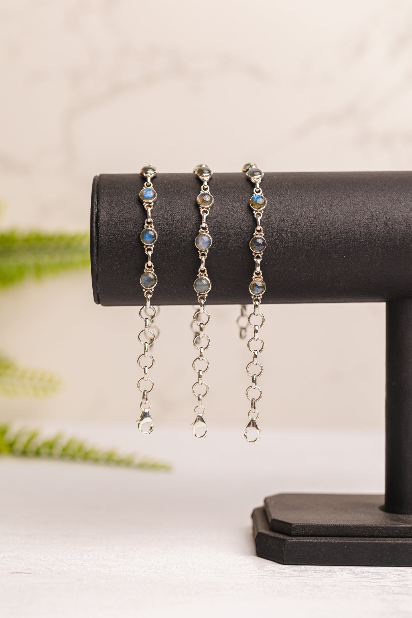 Zilveren labradoriet armband rond