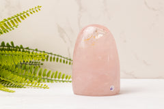 Rozenkwarts sculptuur