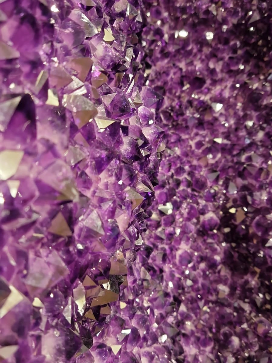 Grootste Amethist geode van Nederland uit Uruguay 1500 kilo - SHOWSTOPPER