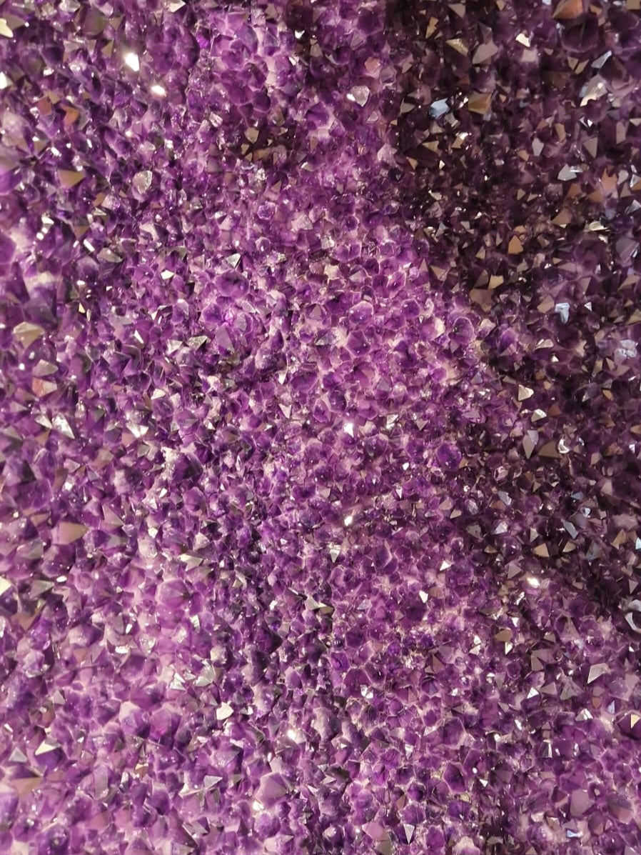 Grootste Amethist geode van Nederland uit Uruguay 1500 kilo - SHOWSTOPPER