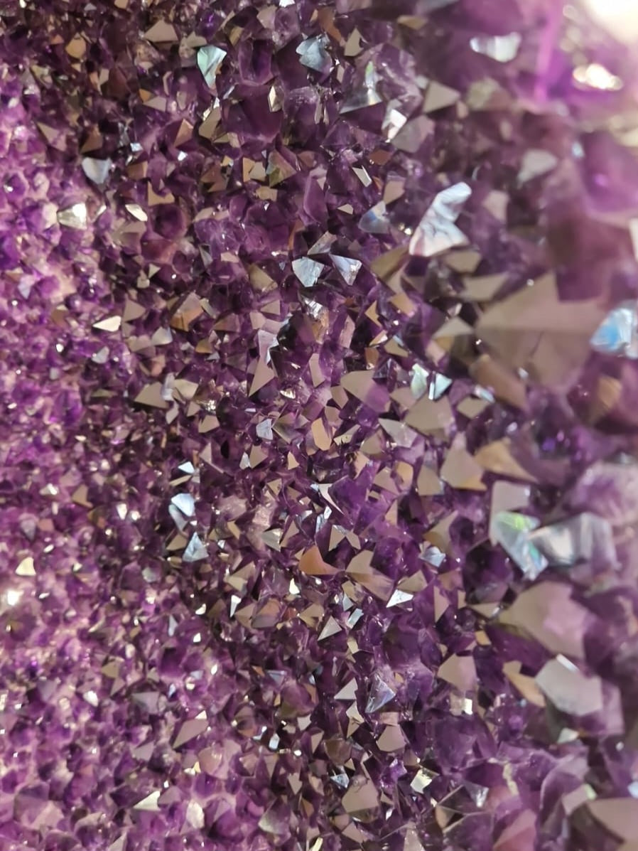 Grootste Amethist geode van Nederland uit Uruguay 1500 kilo - SHOWSTOPPER