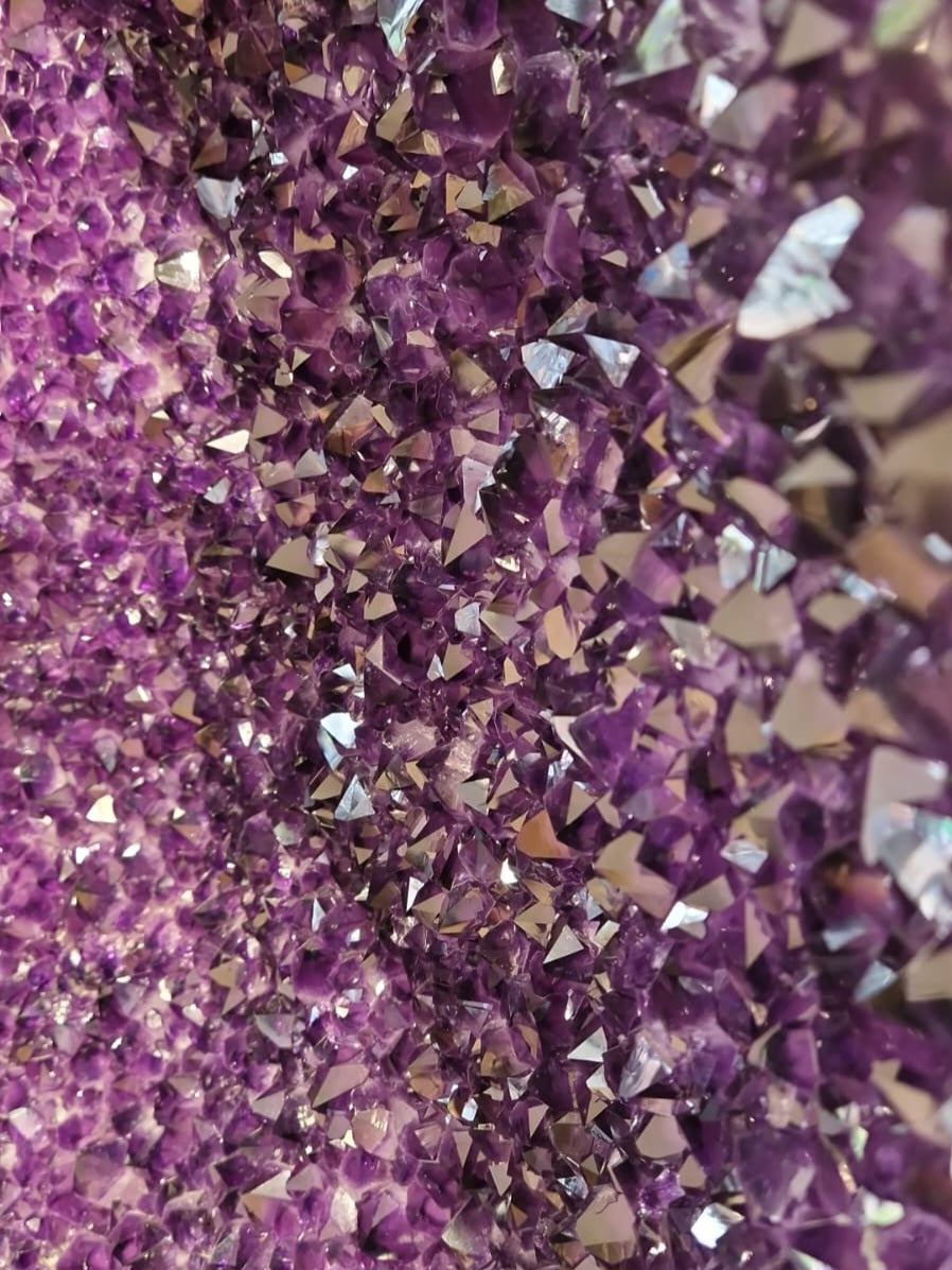Grootste Amethist geode van Nederland uit Uruguay 1500 kilo - SHOWSTOPPER