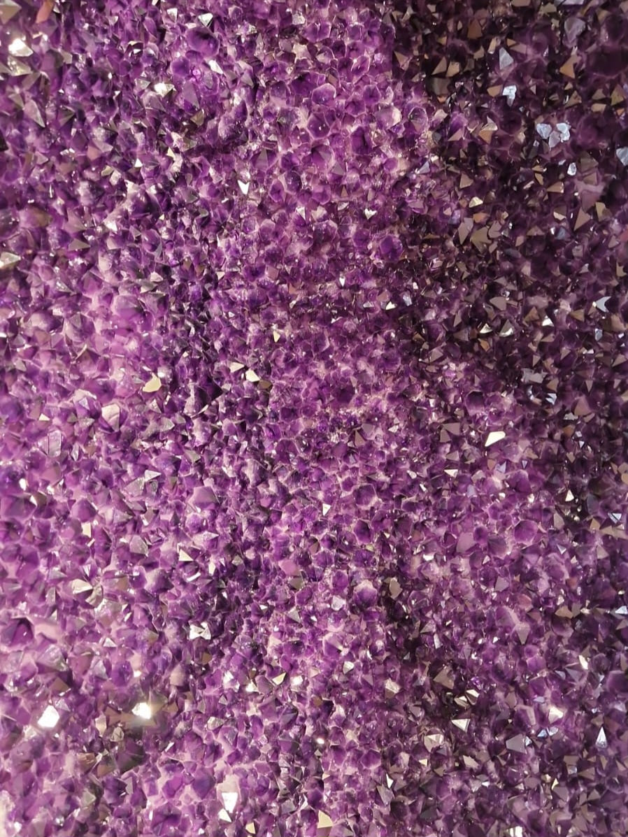 Grootste Amethist geode van Nederland uit Uruguay 1500 kilo - SHOWSTOPPER