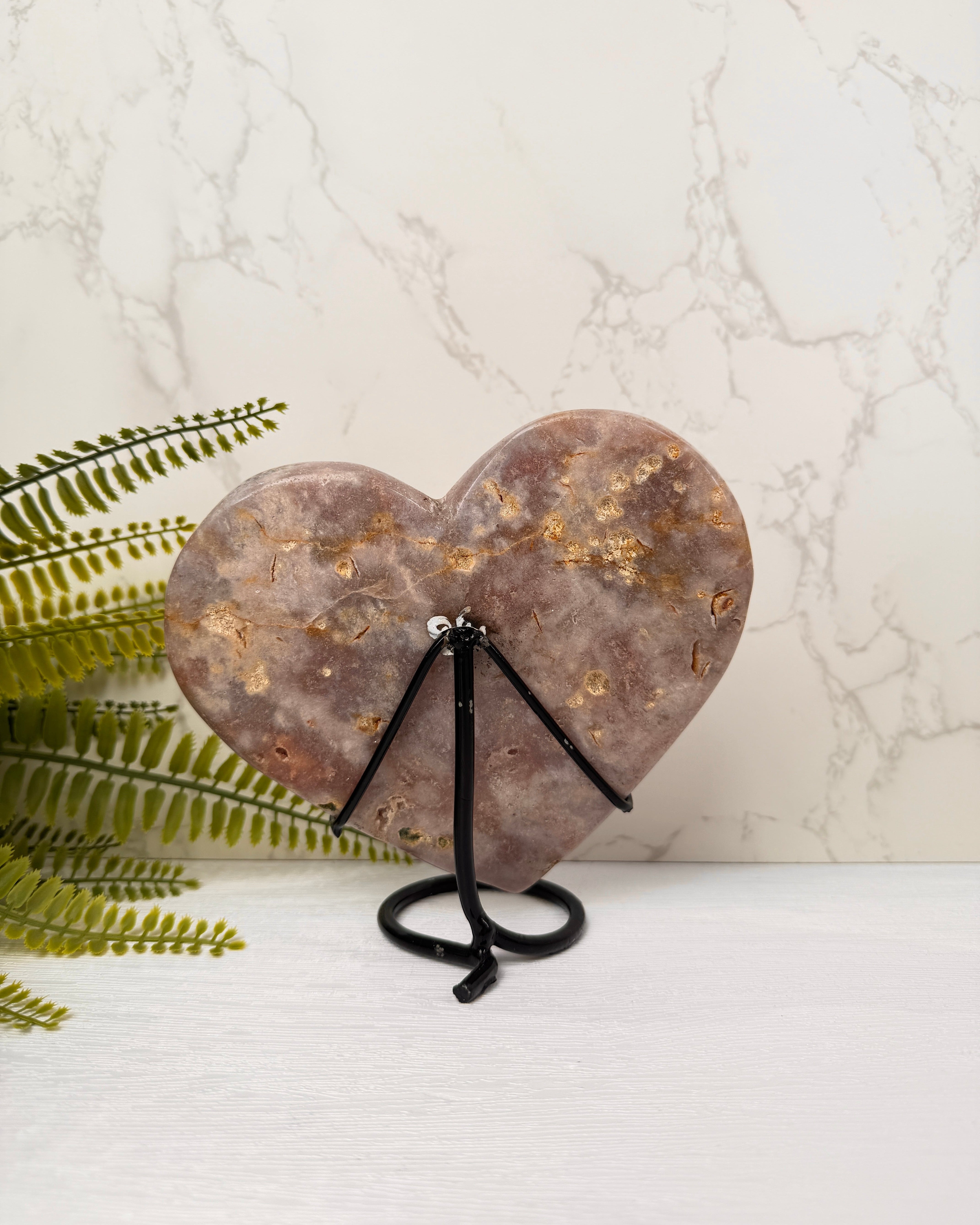 Roze Amethist hart op standaard
