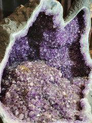 Amethist hat ein Gewicht von 568 kg aus Brasilien