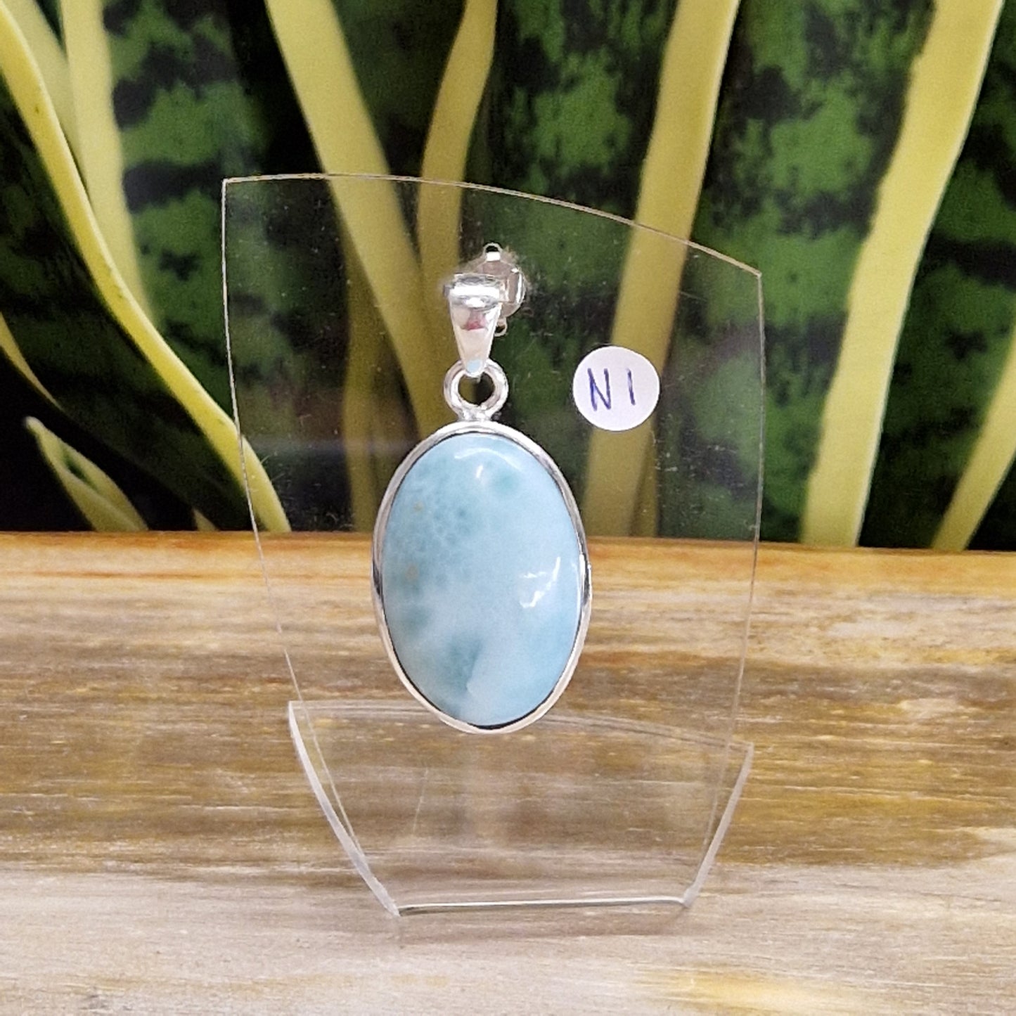 Larimar hanger