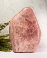 Rozenkwarts sculptuur