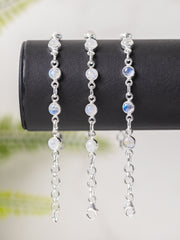 Zilveren regenboog maansteen armband rond