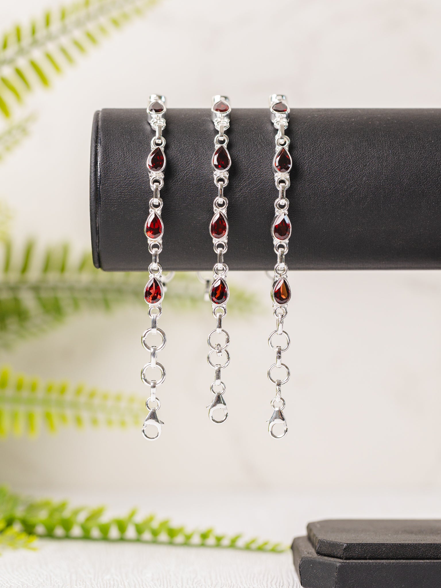 Zilveren granaat armband druppel