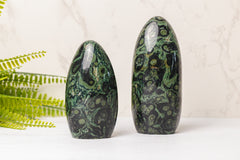 Kambaba jaspis (eldariet) sculpturen