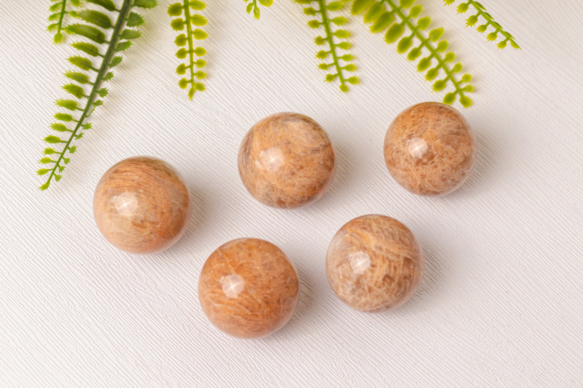 Perzik maansteen bollen klein