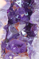 Amethist geode met hematoïde insluitingen