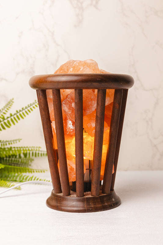 Zoutlamp in houten korf (incl. stekker en lampje) - 2 voor €30