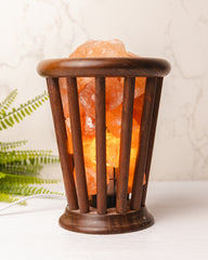 Zoutlamp in houten korf (incl. stekker en lampje) - 2 voor €30