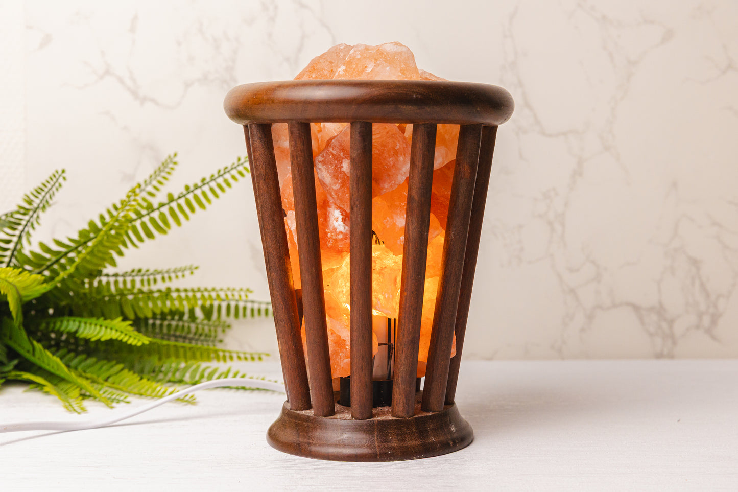 Zoutlamp in houten korf (incl. stekker en lampje) - 2 voor €30