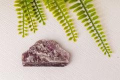 Paarse lepidoliet ruwe stukken