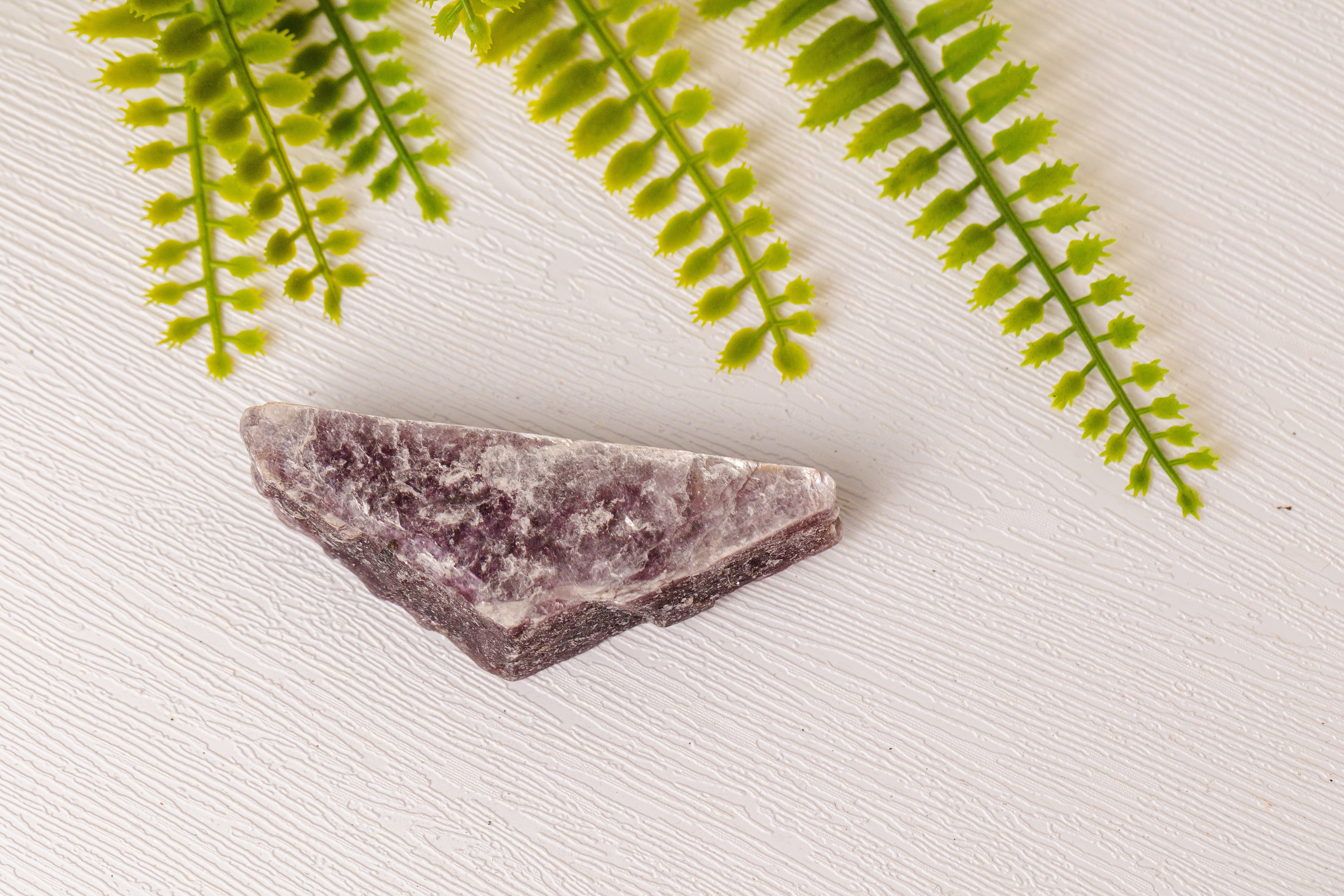 Paarse lepidoliet ruwe stukken