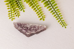 Paarse lepidoliet ruwe stukken