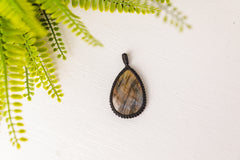 Labradoriet hangers in zwart touw