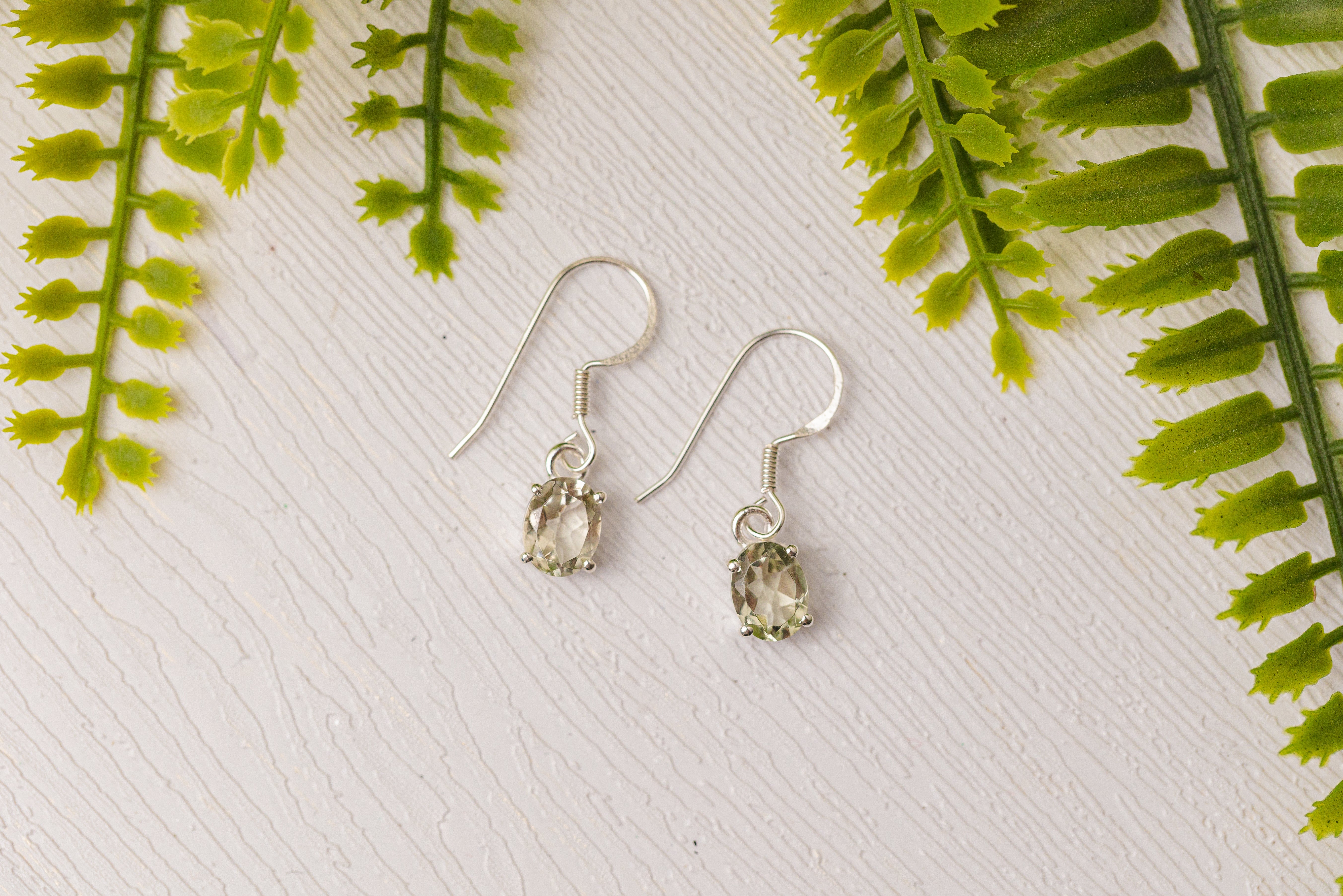 Groene amethist zilveren oorbellen