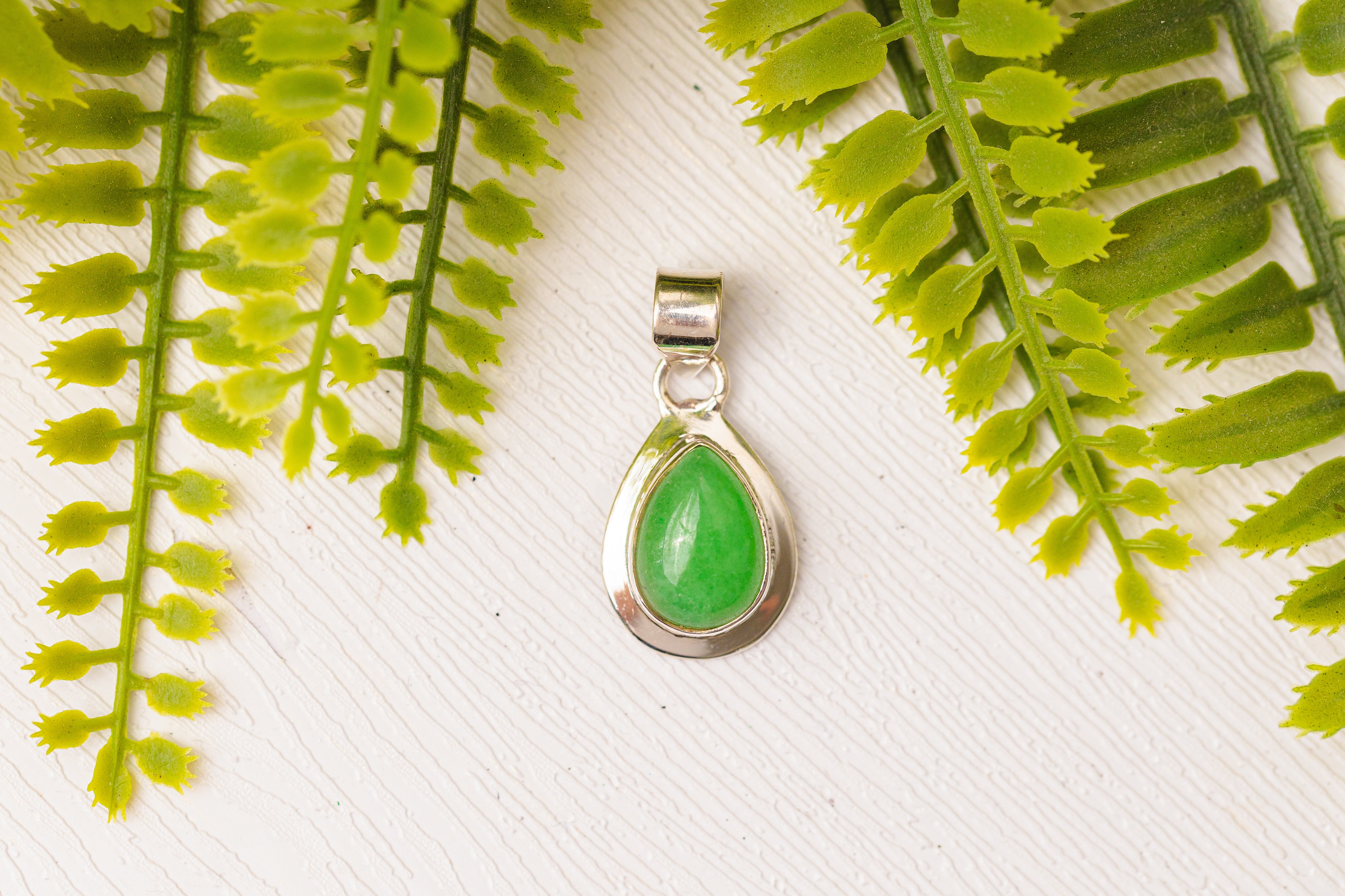 Zilveren jade druppel hanger