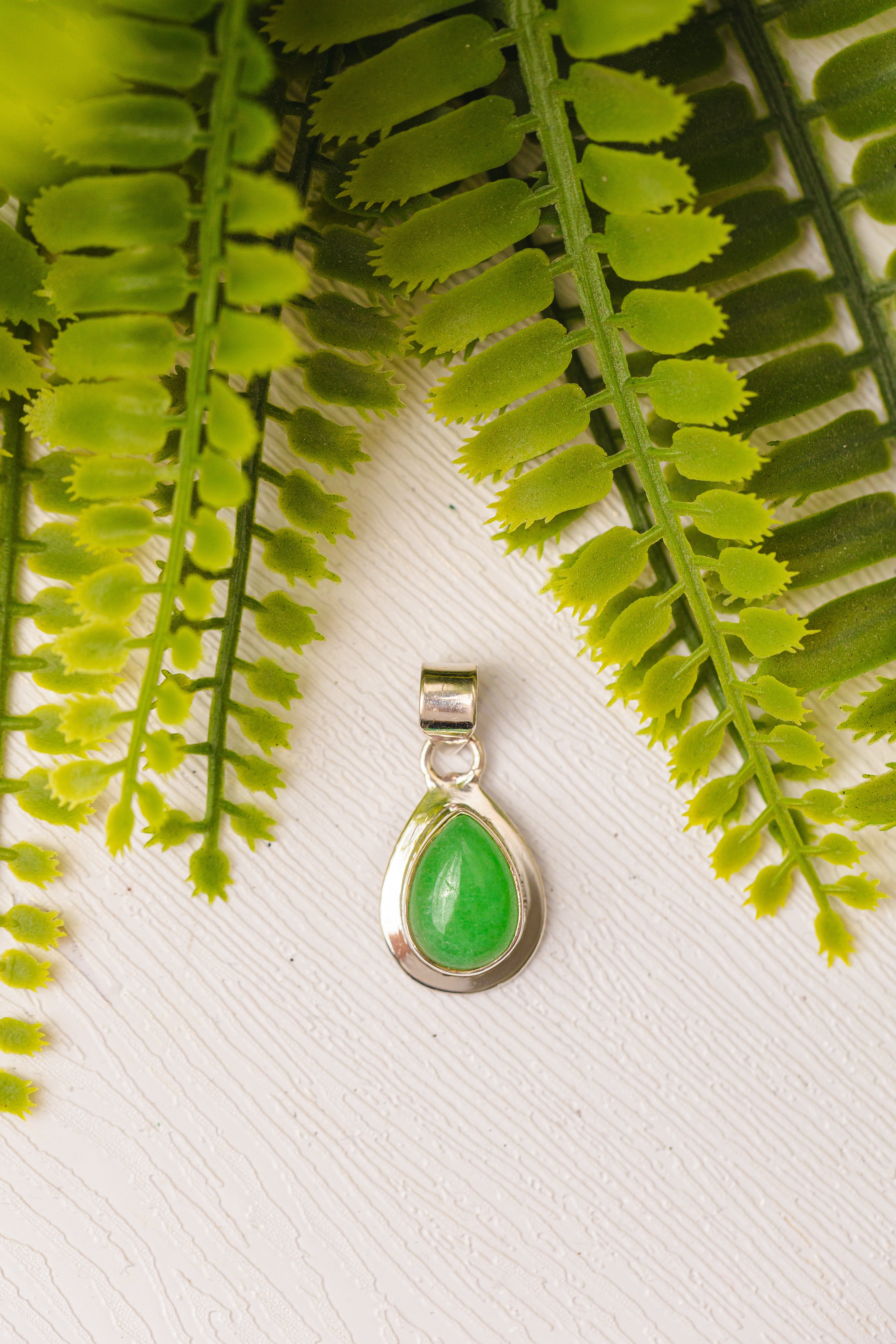 Zilveren jade druppel hanger