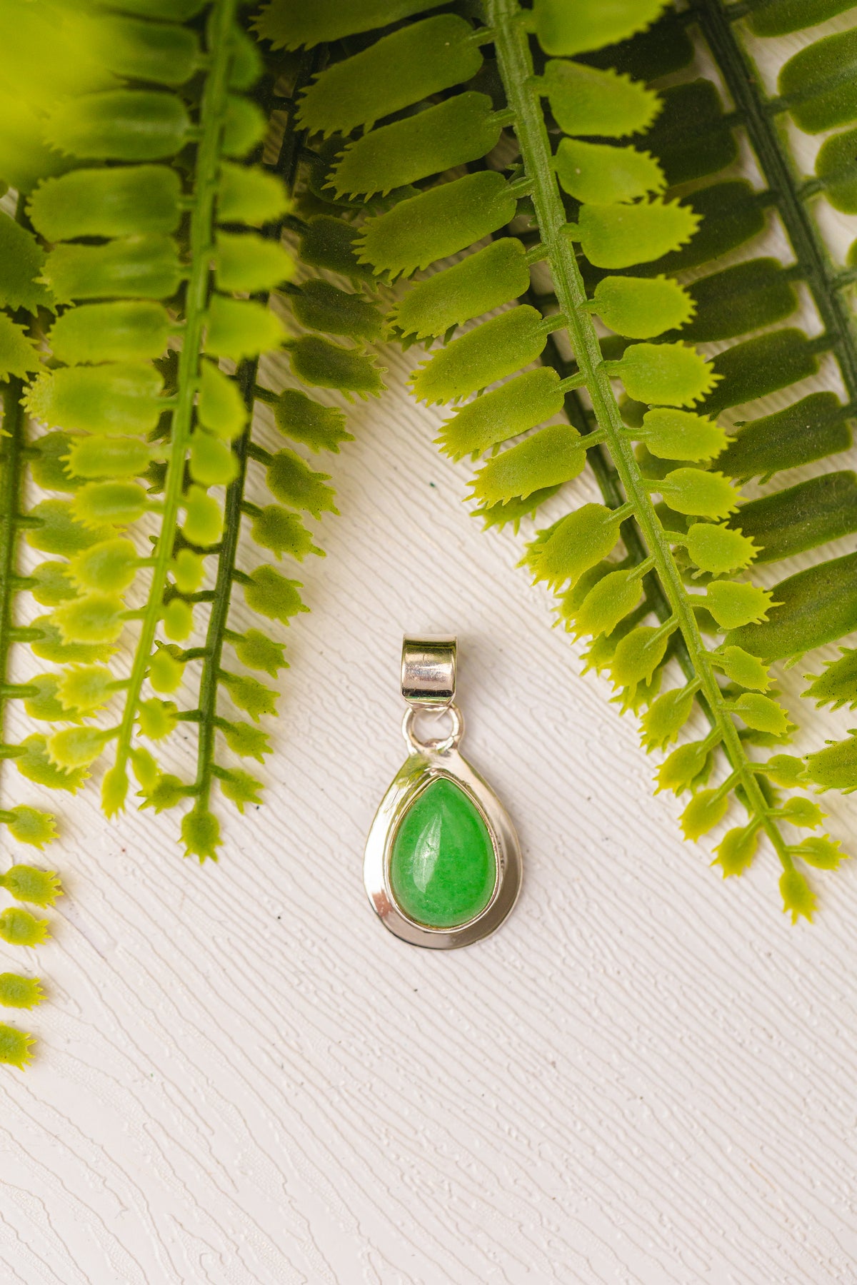 Zilveren jade druppel hanger