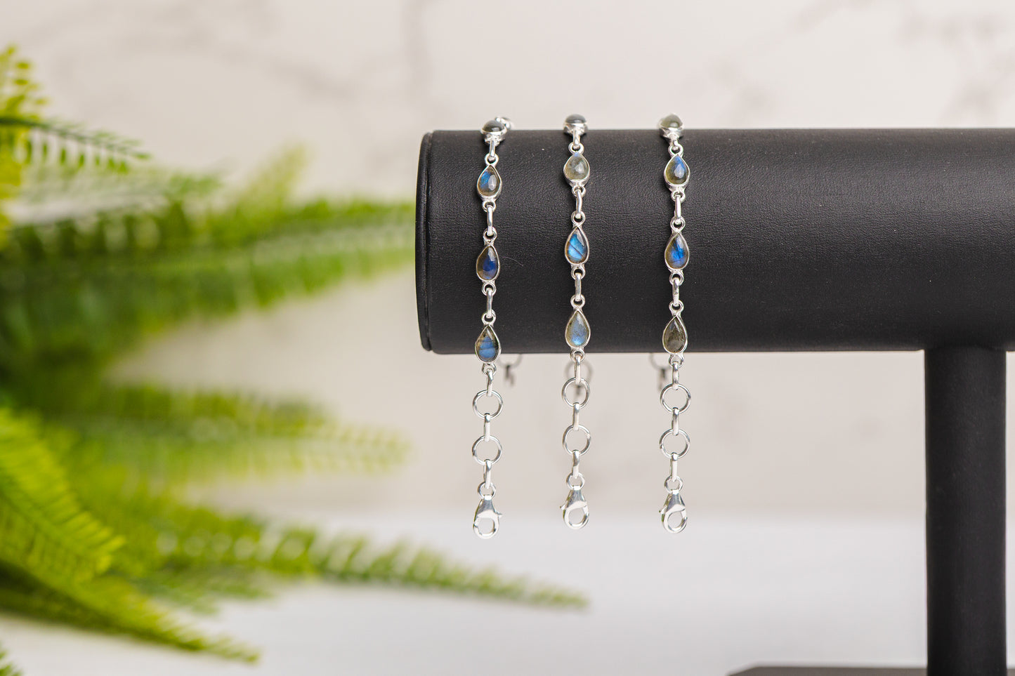 Zilveren labradoriet armband - druppelvorm