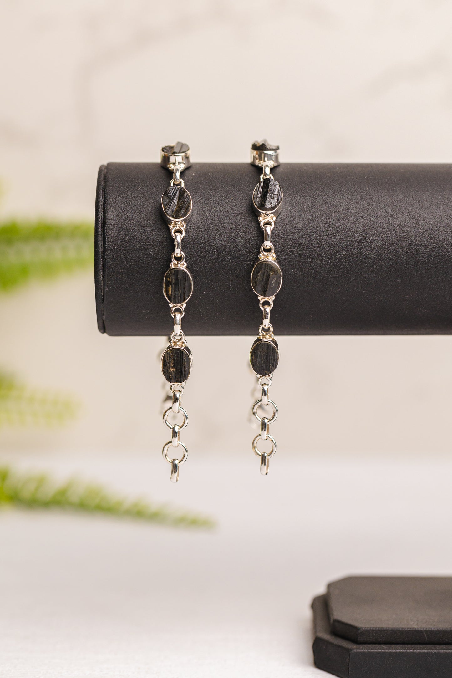 Zilveren zwarte toermalijn armband ruw