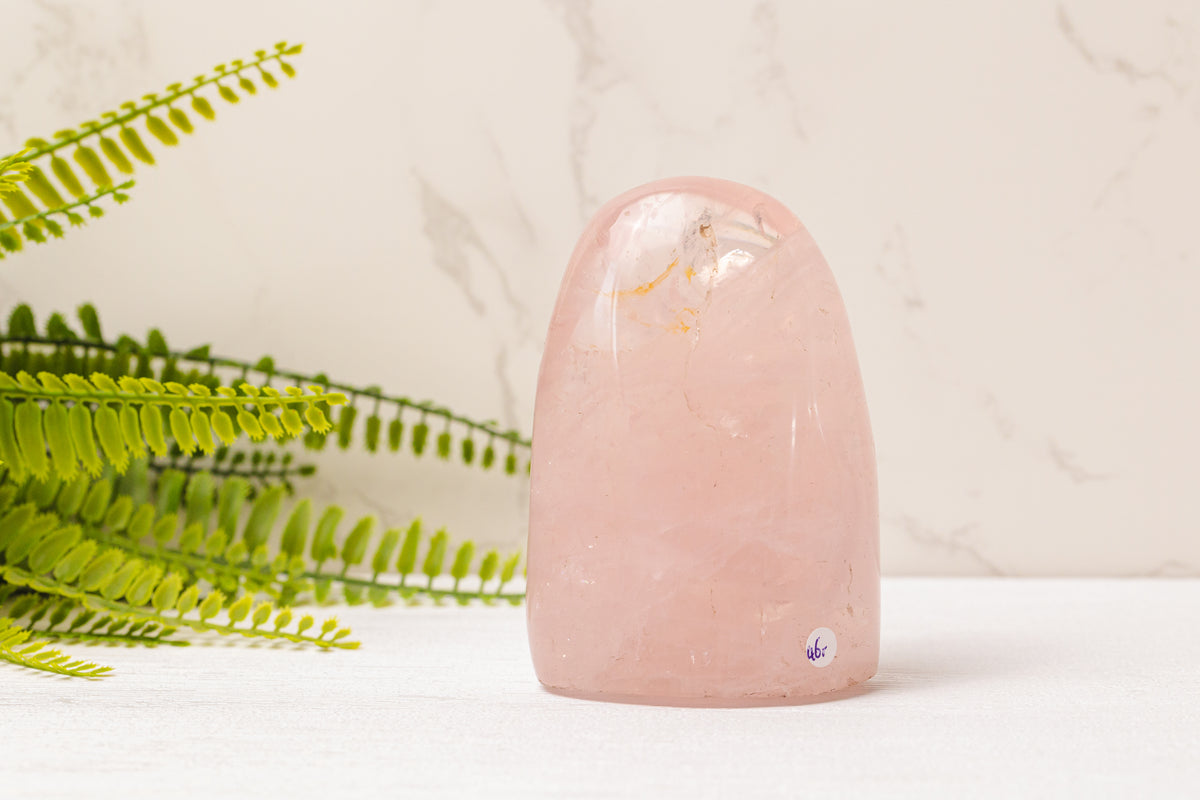 Rozenkwarts sculptuur