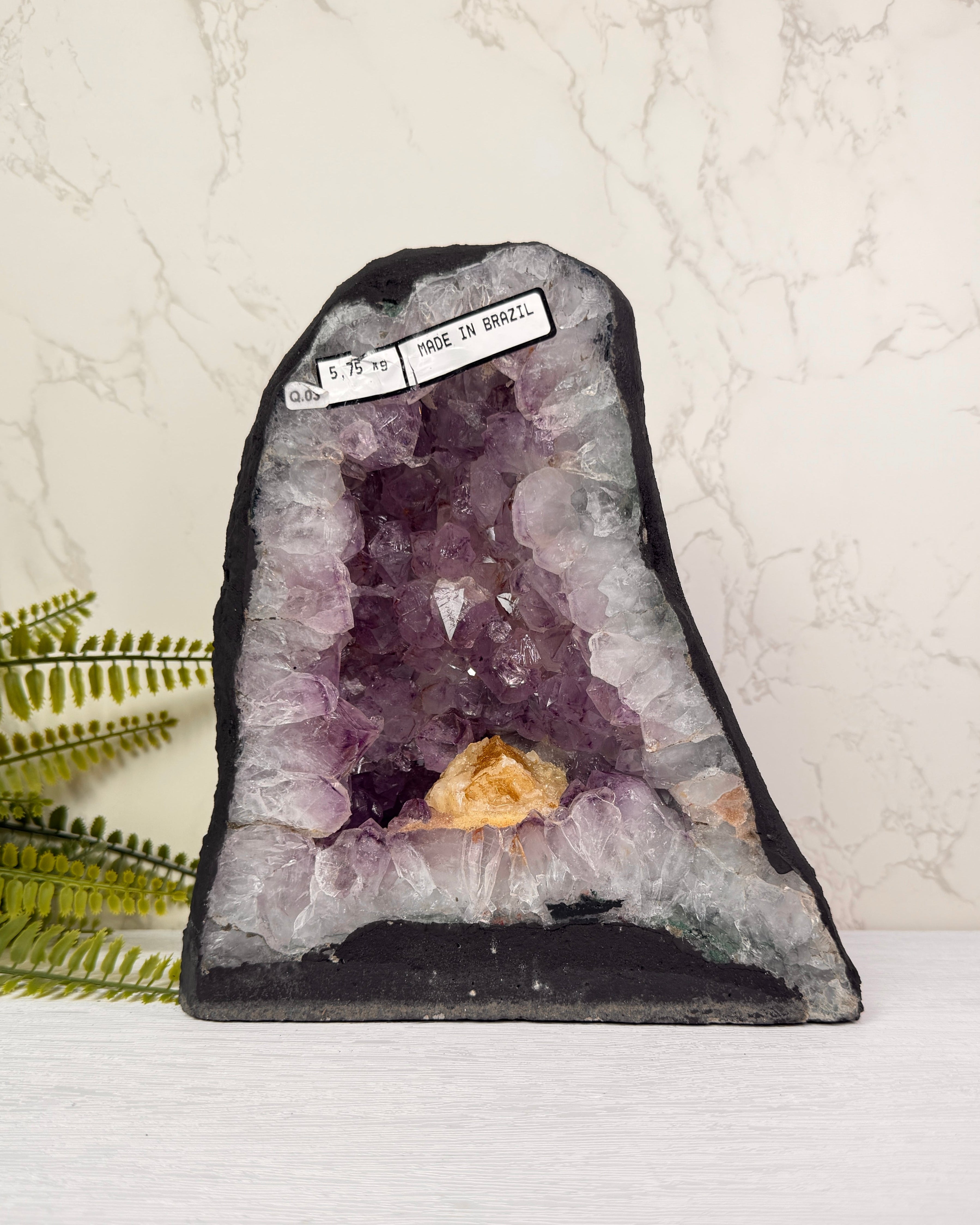 Amethist geode met Calciet