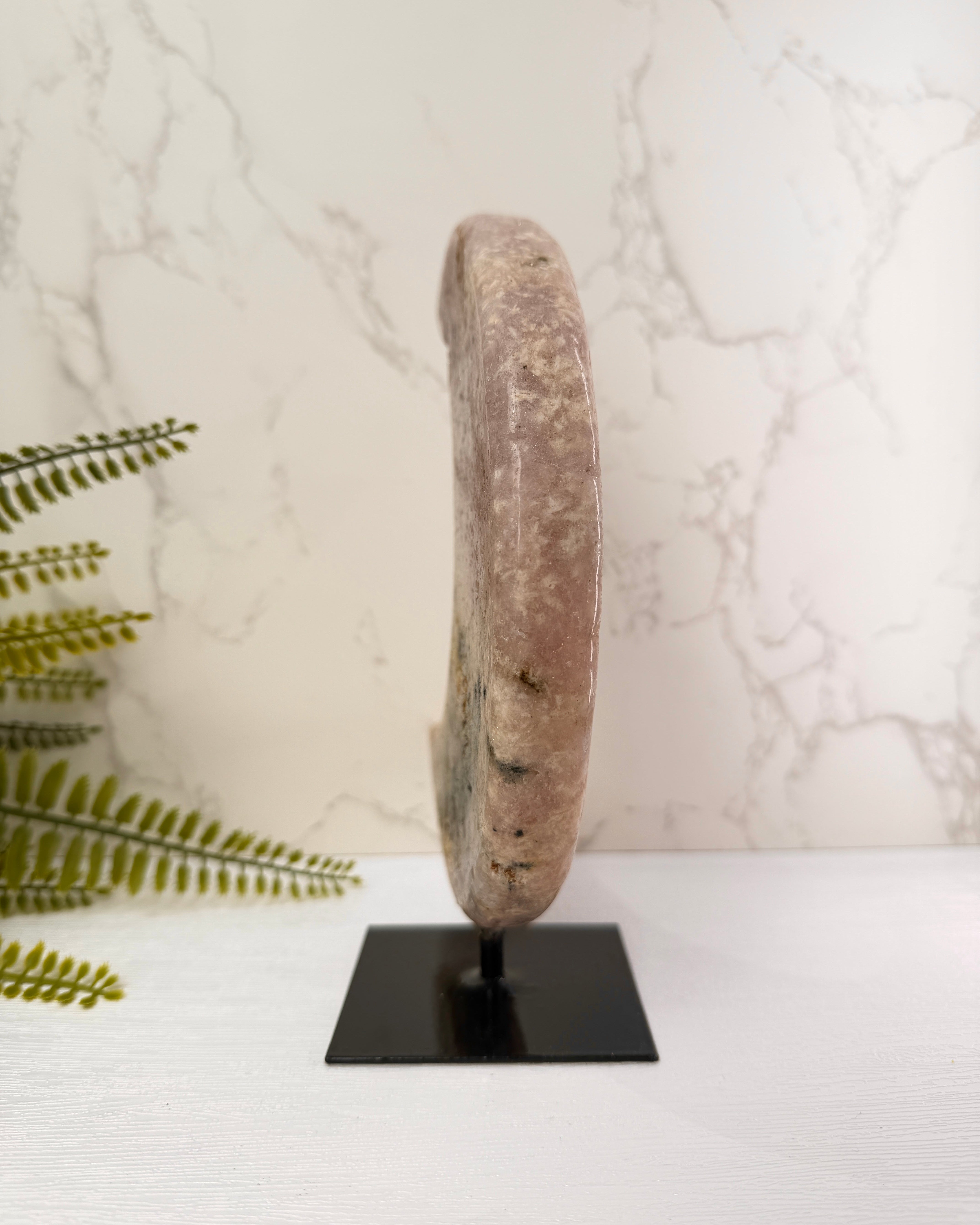 Roze Amethist maan op standaard