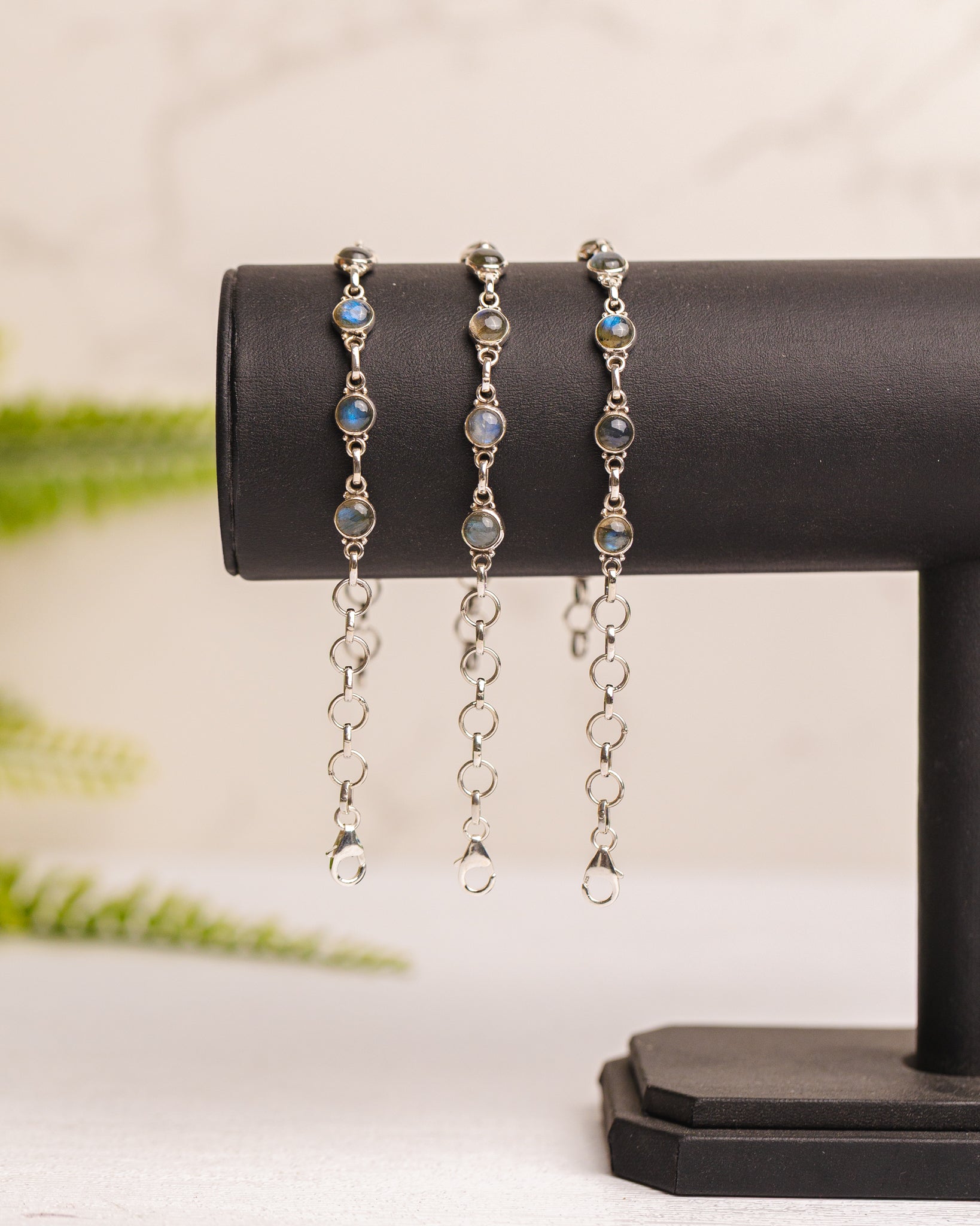 Zilveren labradoriet armband rond