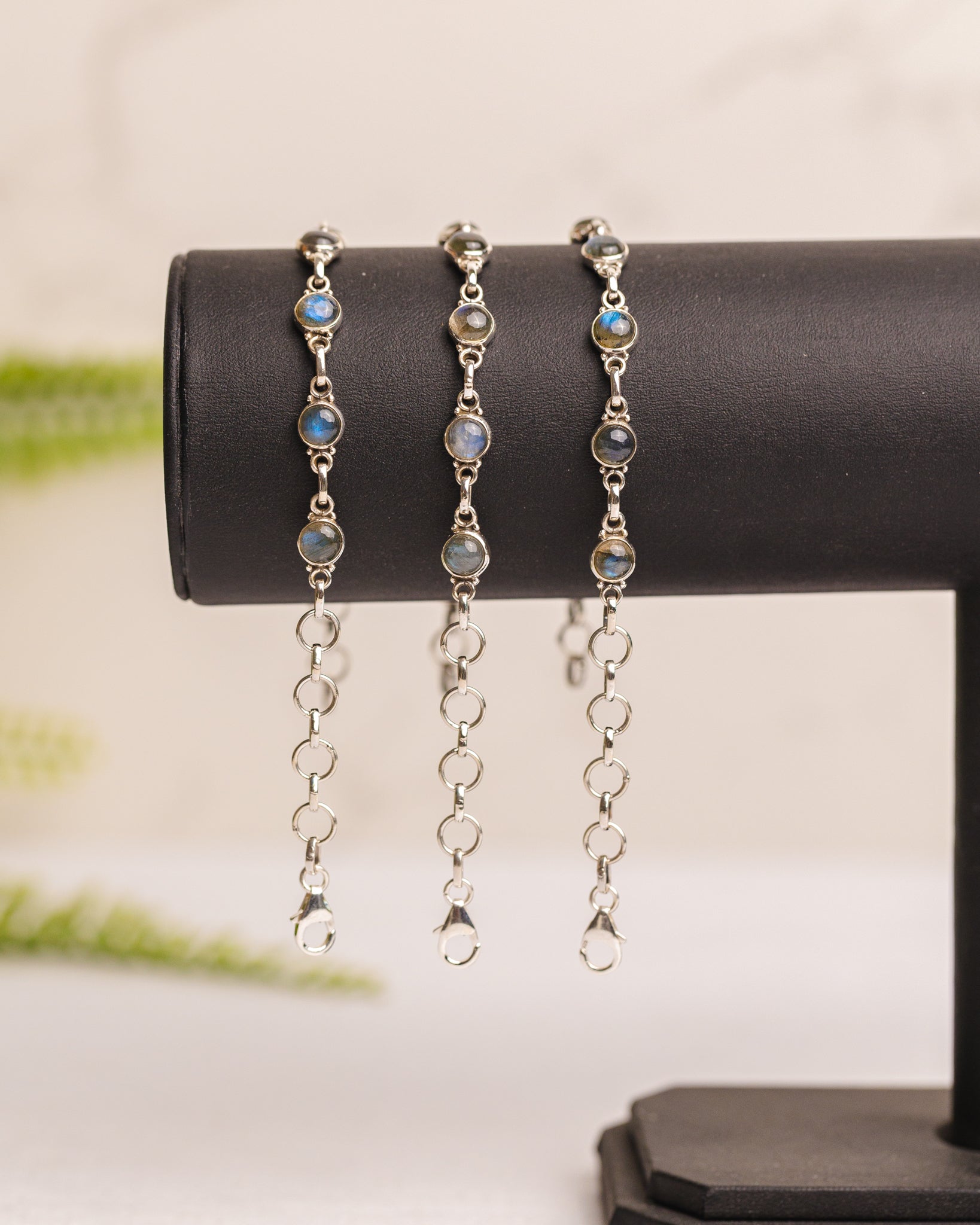 Zilveren labradoriet armband rond